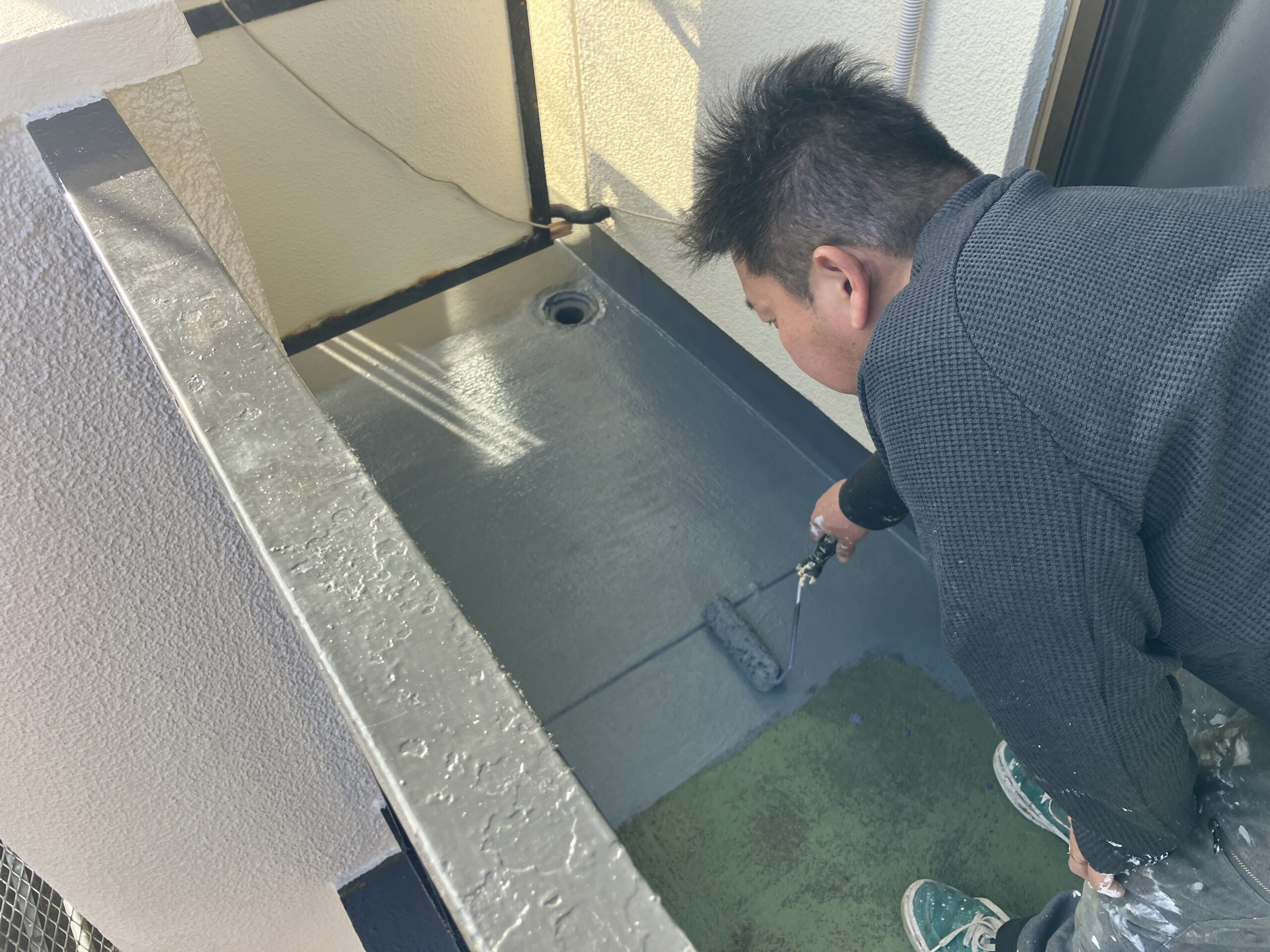 姫路市でベランダ防水工事の下地カチオンモルタル・藤原ペイント