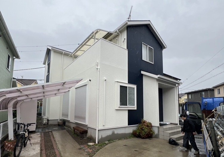 姫路で外壁塗装の足場解体後2階ひさしに足場板・藤原ペイント